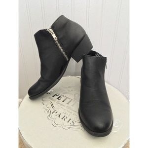 Union Bay Short Black Zipper Booties
